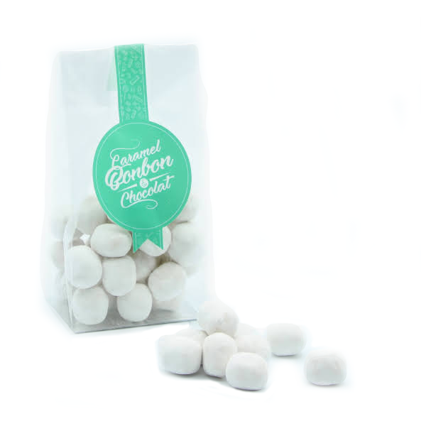 Sachet de bonbons Karaneige, boules blanches au cœur tendre de caramel enrobées de sucre glace.