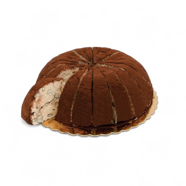 Part de gâteau de nougat tiramisu, recette allégée en sucre, confiserie tendre associant la douceur du nougat et les arômes gourmands du tiramisu.