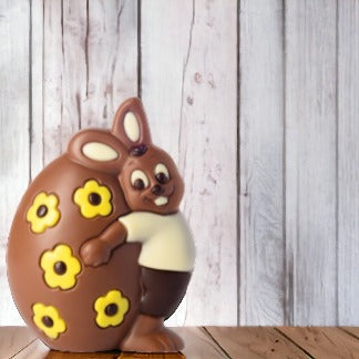 Moulage Œuf Lapin Chocolat au Lait 100g – Décor Blanc et Noir – Pâques