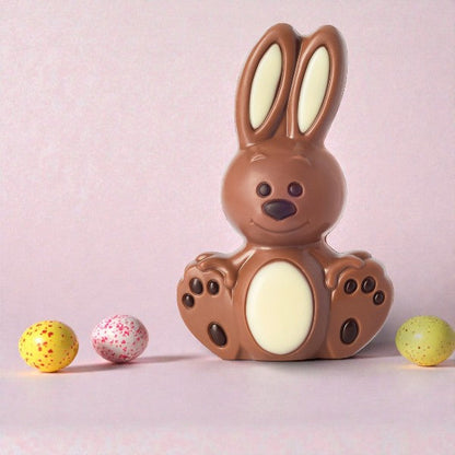 Moulage Lapin de Pâques Chocolat au Lait 60g – Décor Chocolat Blanc et Noir