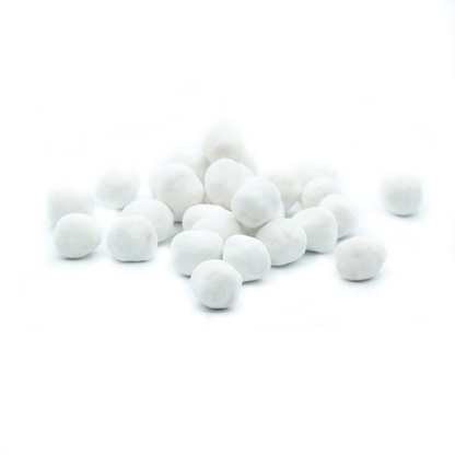 Bonbons Karaneige en vrac, petites boules blanches en sucre cuit au cœur fondant de caramel enrobées de sucre glace.
