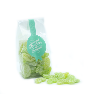 Sachet de bonbons à la pomme verte, quartiers en sucre cuit au goût fruité et acidulé.