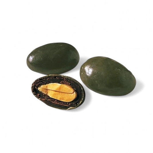 Amandes et olives enrobées de chocolat noir, assortiment gourmand alliant douceur du chocolat et croquant des amandes.