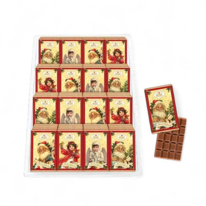Tablette “Nostalgie” de Noël en chocolat au lait supérieur de 10g, emballée individuellement dans un papier illustré aux motifs festifs.