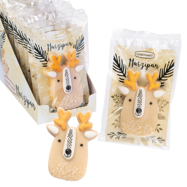 Présentoir garni de pâtes d’amande en forme de renne décorées en sucre, parfaites comme petits cadeaux de table pour Noël.