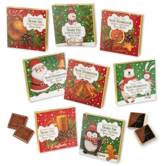 Huit étuis de Noël garnis de napolitains en chocolat au lait fourrés à la crème pralinée, aux couleurs festives rouge, vert, blanc, noir, marron et or.