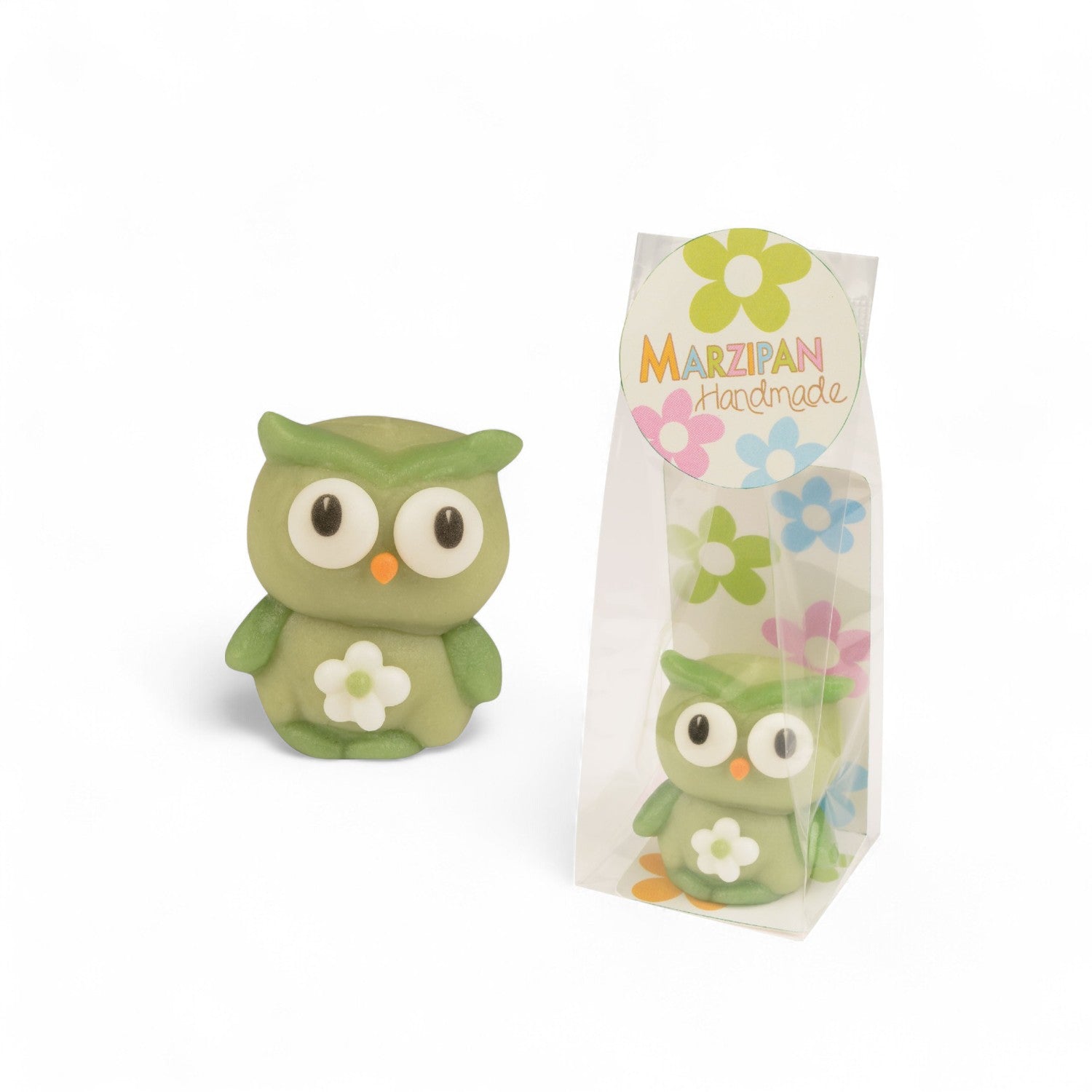 Chouette verte en pâte d’amande, confiserie fine et fondante décorée de sucre coloré, figurine gourmande au goût d’amande.