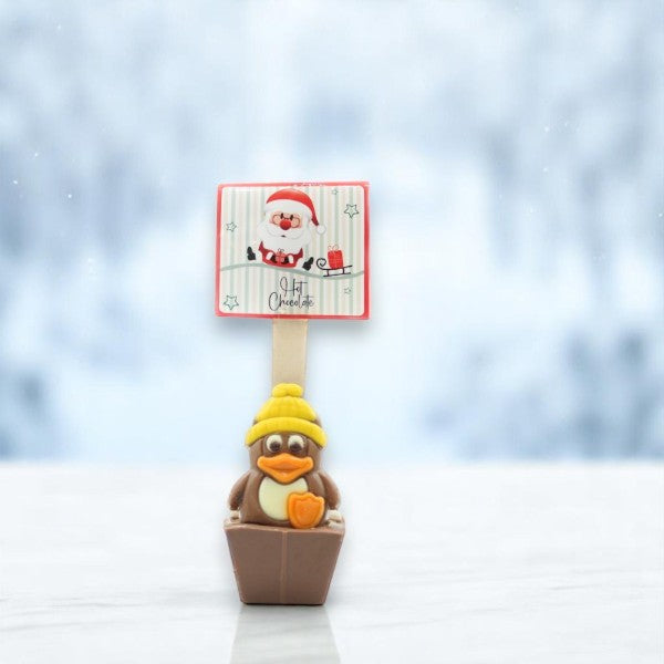 Cuillère à chocolat chaud Noël Pingouin 55g présentée dans un décor enneigé, gourmandise festive et réconfortante à offrir.