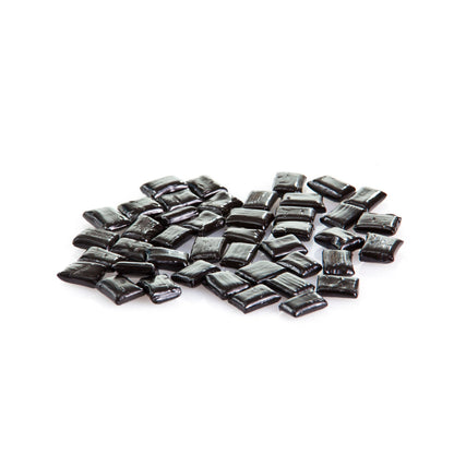 Réglisses dures italiennes “Favette” en vrac, petits morceaux noirs légèrement aplatis à l’arôme naturel de menthe.