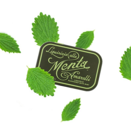 Boîte métallique de réglisses Favette avec feuilles de menthe – bonbons durs à la réglisse et menthe naturelle.