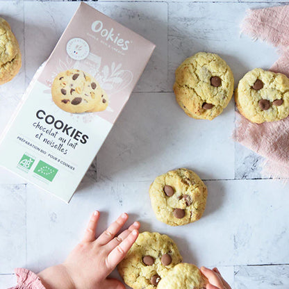 Cookies réalisés avec la préparation bio au chocolat au lait et aux noisettes, biscuits dorés, fondants et croquants.