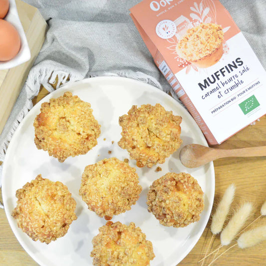 Muffins caramel beurre salé et crumble dorés et moelleux, réalisés avec la préparation bio, gourmandises fondantes et croustillantes faites maison.