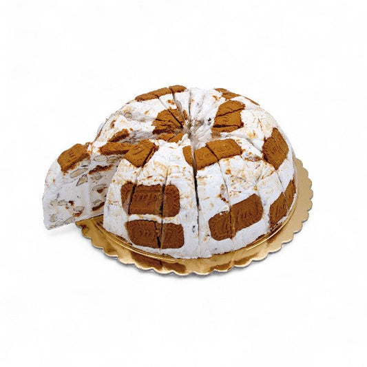 Part de gâteau de nougat tendre au spéculoos, recette allégée en sucre, confiserie fondante aux notes épicées et chaleureuses du biscuit spéculoos.