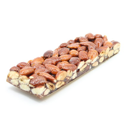 Barre snacking amande croquante de 100g, gourmandise saine et riche en protéines à base d’amandes soigneusement sélectionnées.