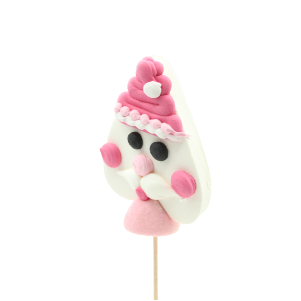 Brochette guimauve “Père Noël” 78g vue de trois quarts, confiserie moelleuse et décorée à la main au glaçage royal, saveurs fraise et vanille.
