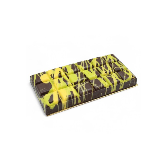 Tablette de chocolat noir “Dubaï” – chocolat intense garni de crème de pistache et de kadaïf croustillant.