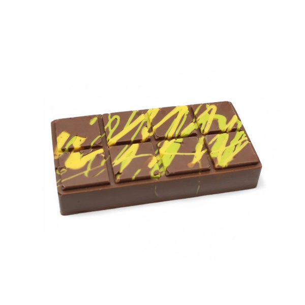 Tablette de chocolat au lait “Dubaï” – chocolat fondant garni de crème de pistache et de kadaïf croustillant.