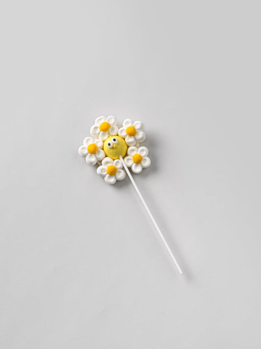Brochette de guimauve “Fleur de Printemps” jaune – douceur moelleuse et gourmande aux couleurs printanières.