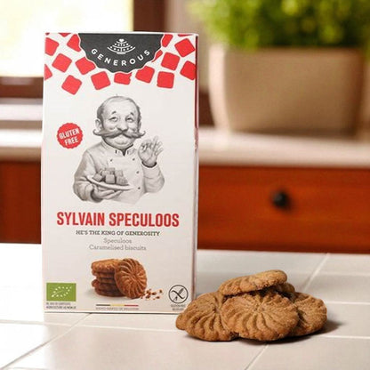 Sachet de biscuits Sylvain, spéculoos traditionnels bio et sans gluten posé dans une cuisine, gourmandise authentique et conviviale.