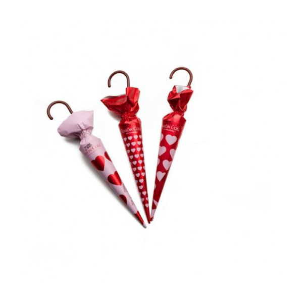 Trois parapluies Love en chocolat au lait, chocolats fins sans gluten à la texture fondante et au goût raffiné.